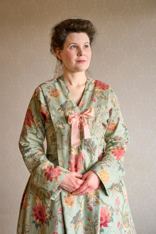 woman's banyan 18th century