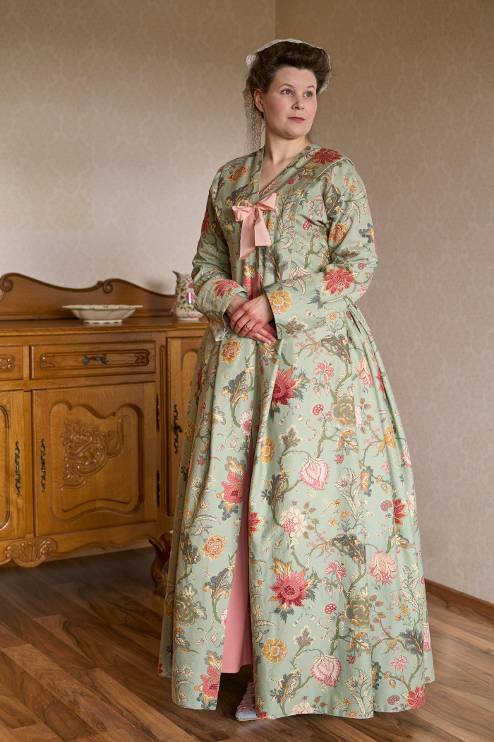 women's banyan 18th century