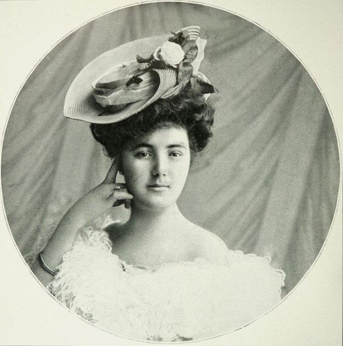 Les Modes (Paris) June 1905
        chapeau par Alphonsine