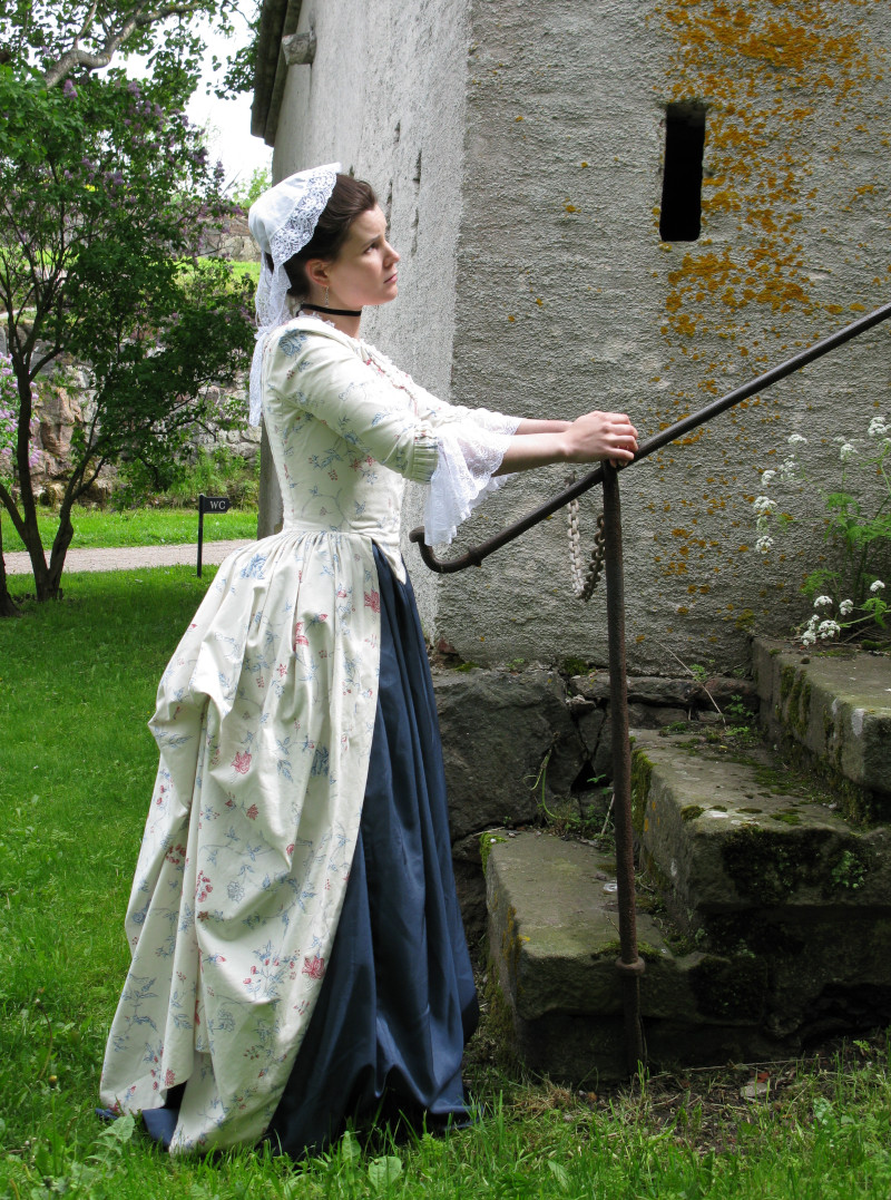 robe
        a la anglaise
