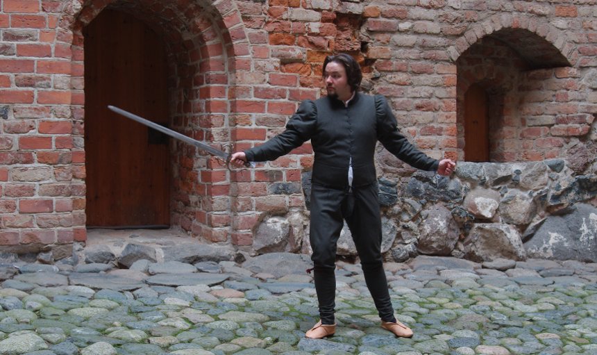15th
        century doublet and hose