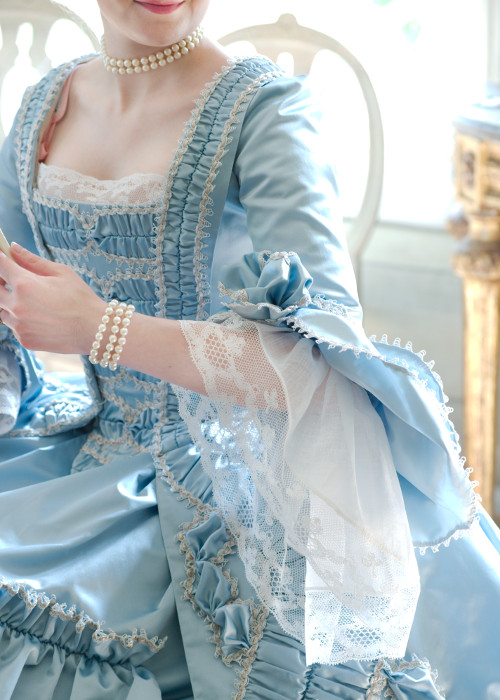 robe a la francaise 1760s