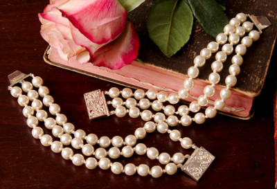 18th
                  centurypearl bracelets