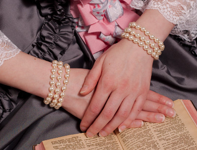 18th century pearl bracelets