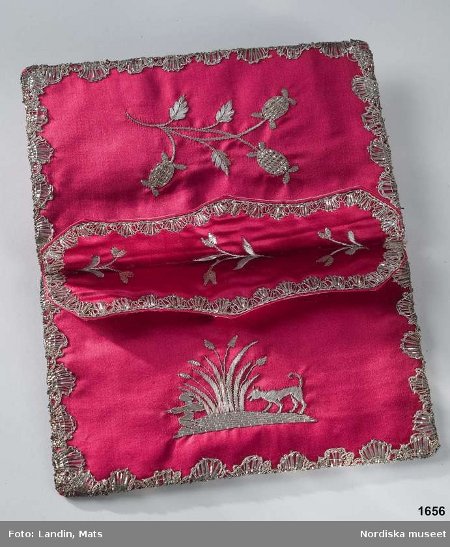 フミエタナカ　ｖｏｌｕｍｅ　ｅｍｂｒｏｉｄｅｒｙ　ＳＨ Plume Embroidered Pouch – Danica Studio