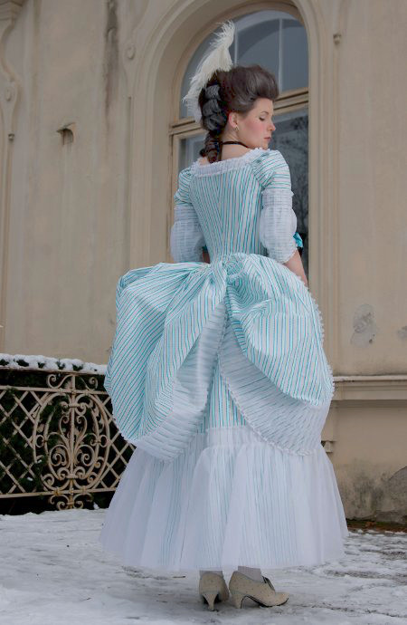 robe a la anglaise
          1770s