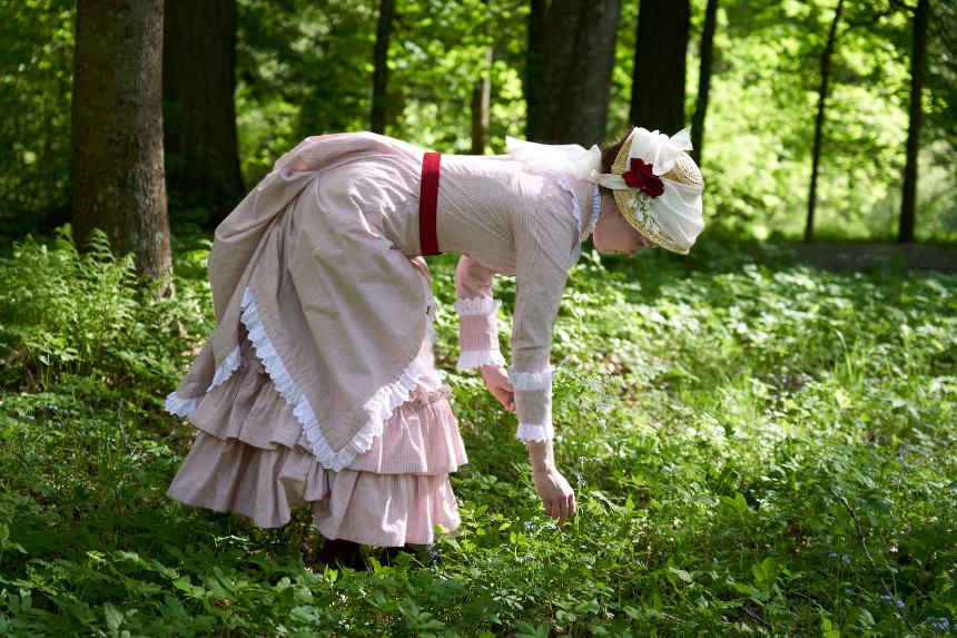 summer dress
          1880