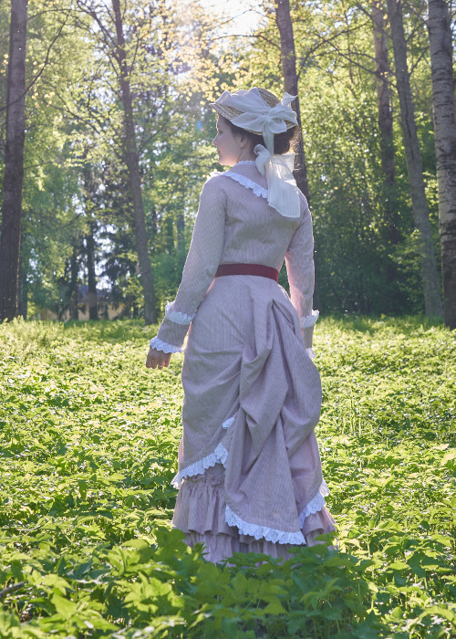 summer
          dress 1880