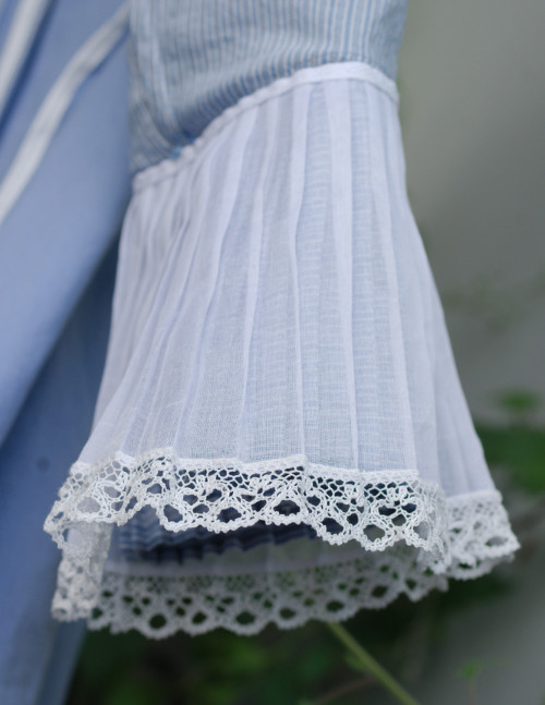 sleeve ruffle 1870s