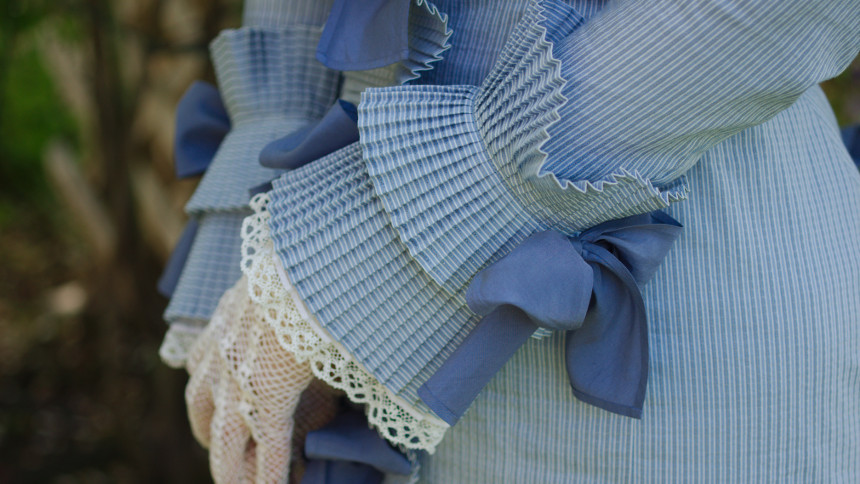 polonaise day
dress 1876